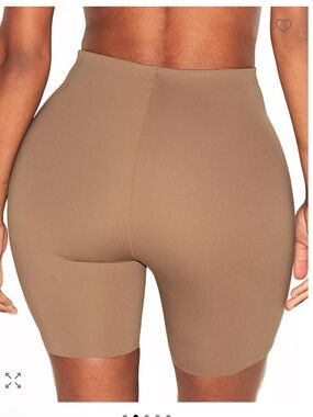 SKIMS Body Hip Enhancing Padded Shorts
